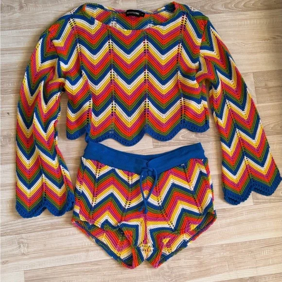 PrettyLittleThing Multicolor Chevron Knit Crop Top & Shorts Set - Blue Trim - Picture 2 of 8